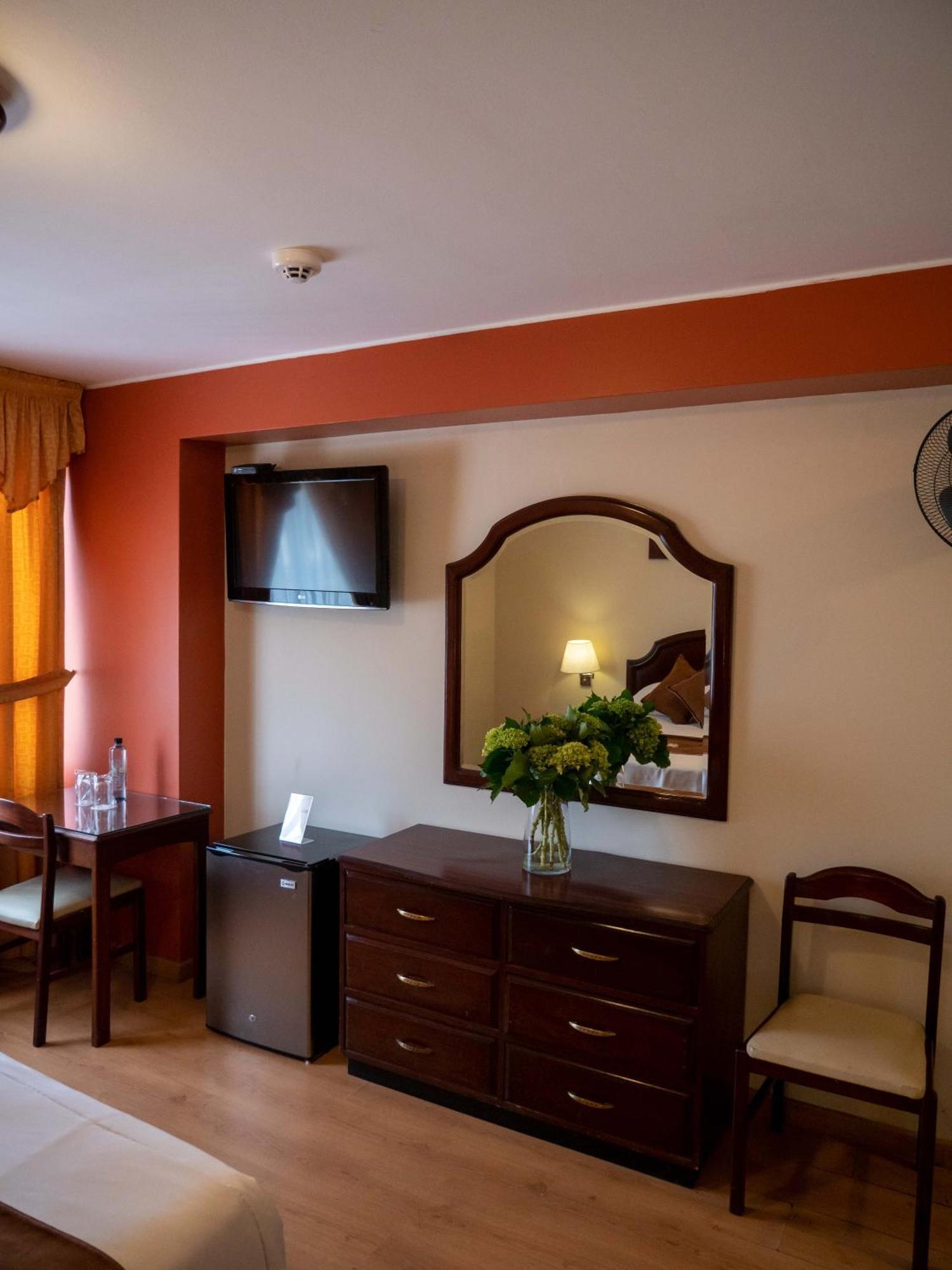 Hotel Britania San Borja リマ エクステリア 写真