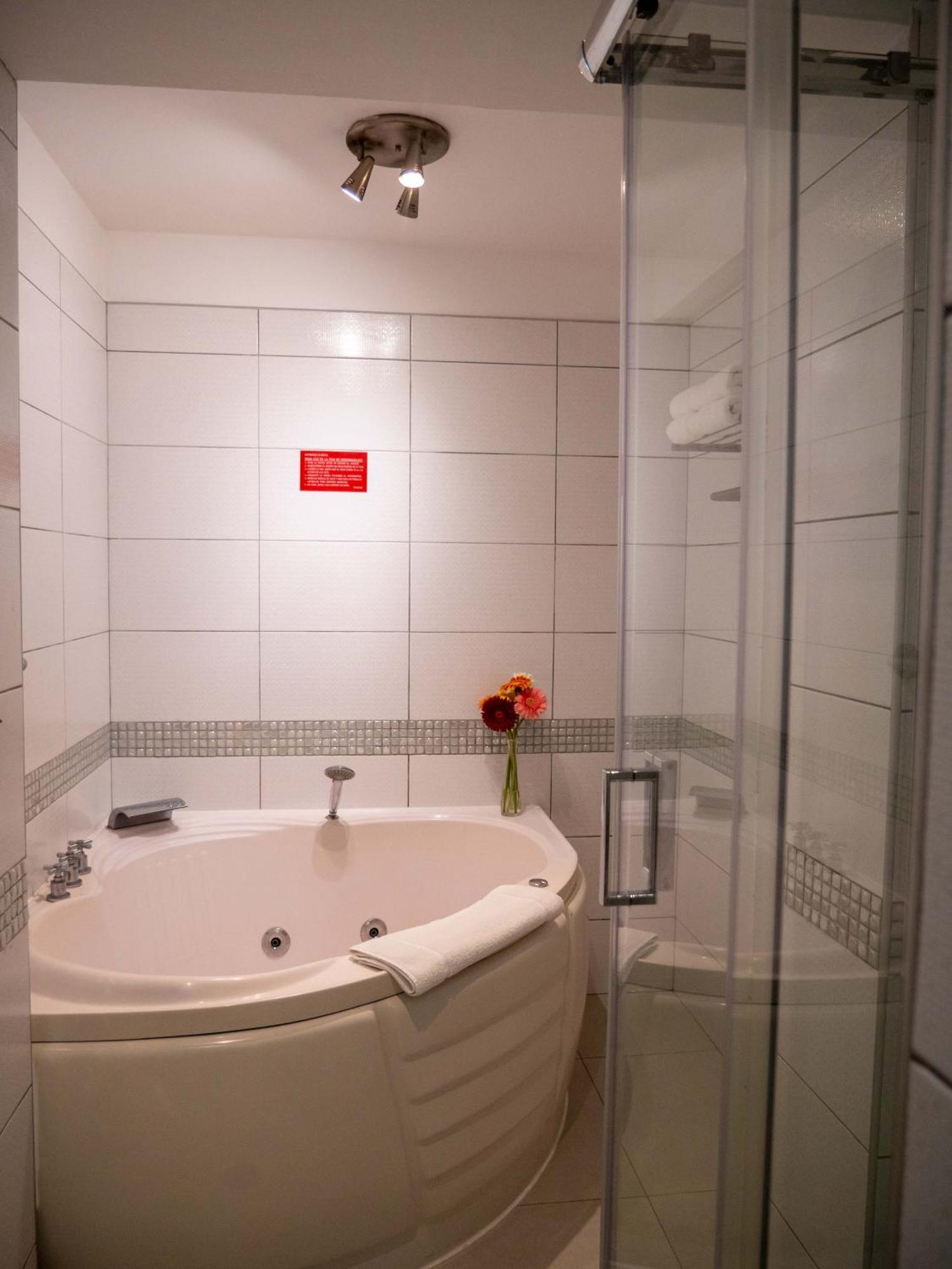 Hotel Britania San Borja リマ エクステリア 写真