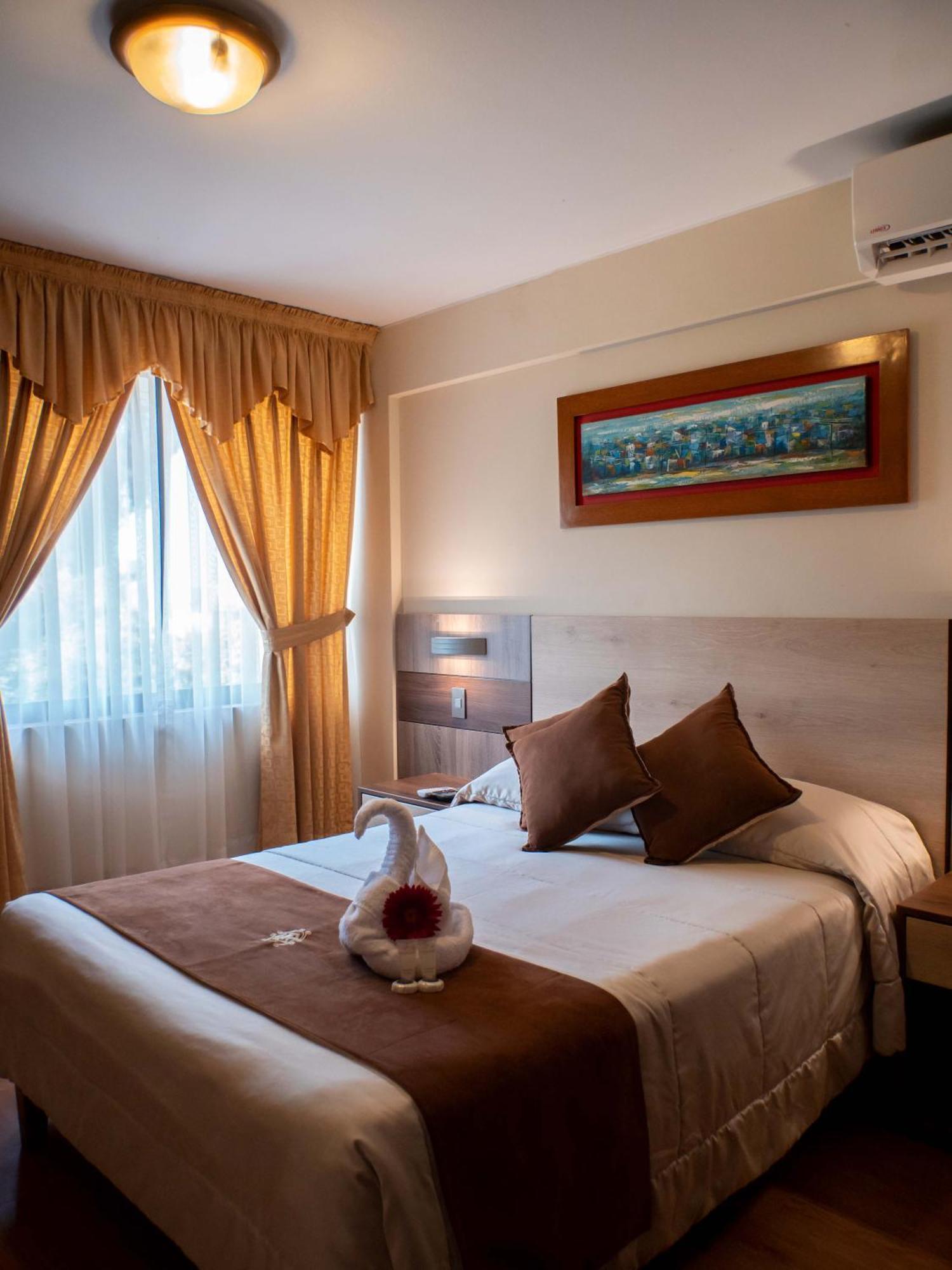 Hotel Britania San Borja リマ エクステリア 写真