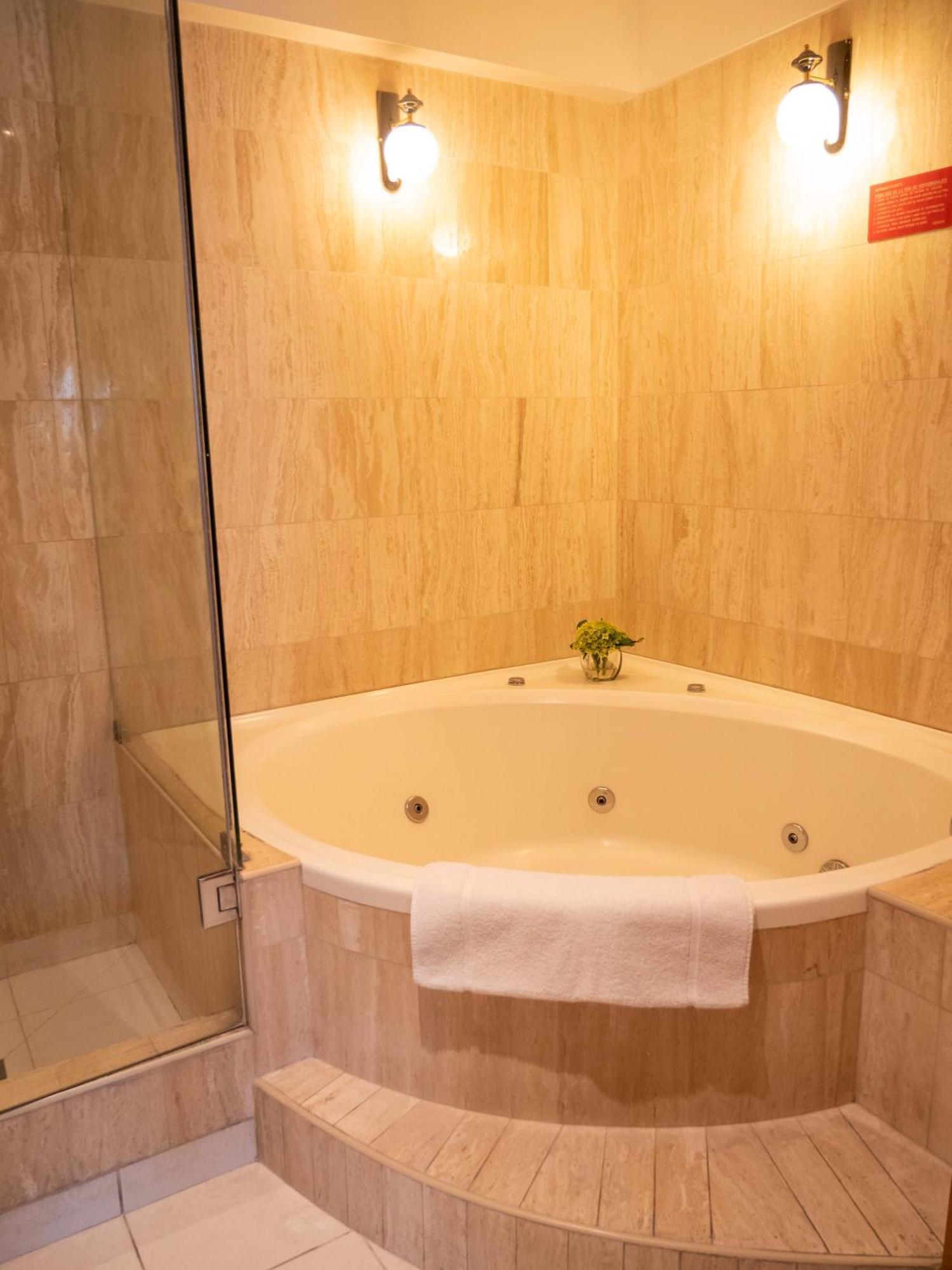 Hotel Britania San Borja リマ エクステリア 写真